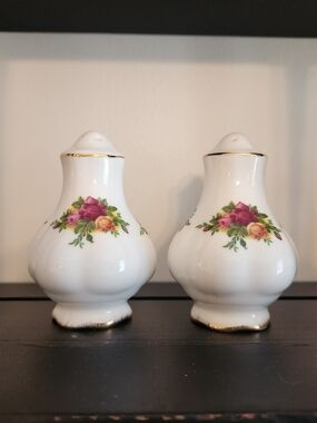 Royal Albert Old Country Roses Bone China Salt & Pepper Shaker Set